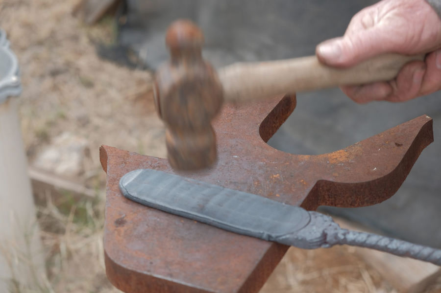Pogreba Damascus knife