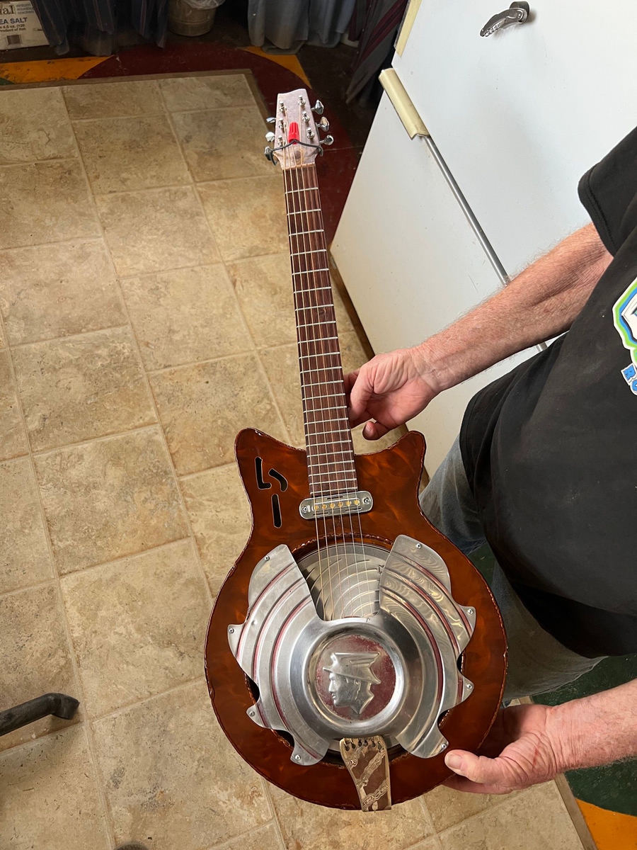 Pogreba guitar